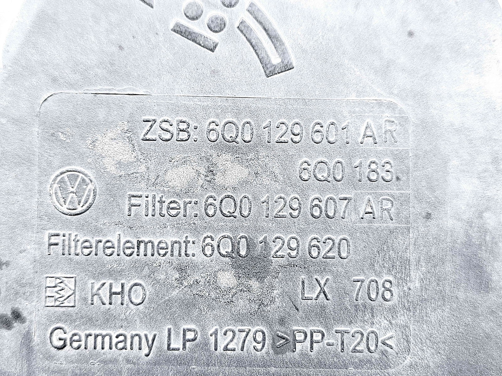 Carcasa filtru aer Seat Ibiza 5 (6J5) [Fabr 2008-2017] 6Q0129601AR 1.4 TDI BMS 59KW / 80CP 1.4 TDI BMS 59KW / 80CP 1.4 TDI BMS 59KW / 80CP - imagine 3