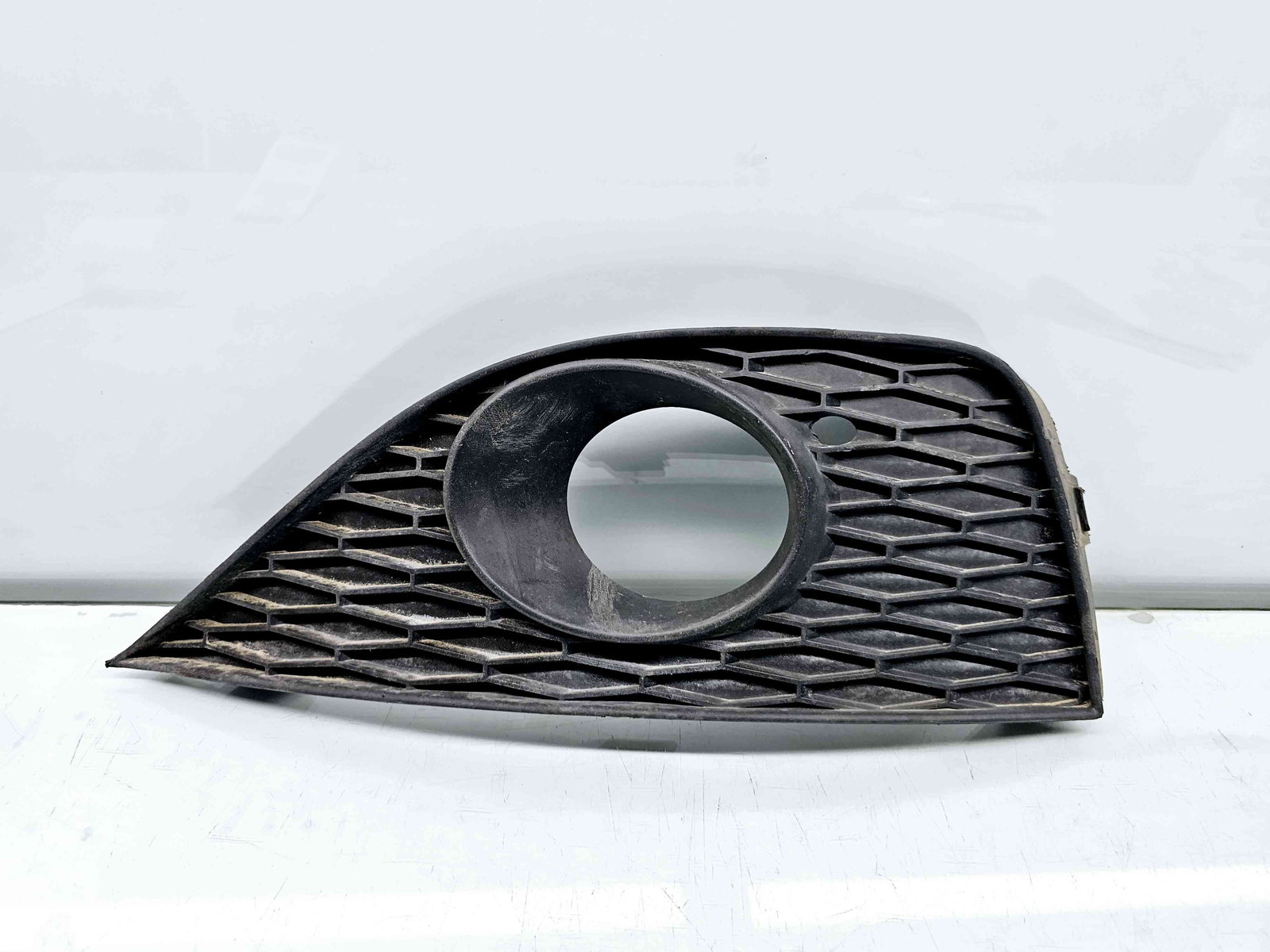 Grila proiector stanga Seat Ibiza 5 (6J5) [Fabr 2008-2017] 6J0853665A - imagine 1