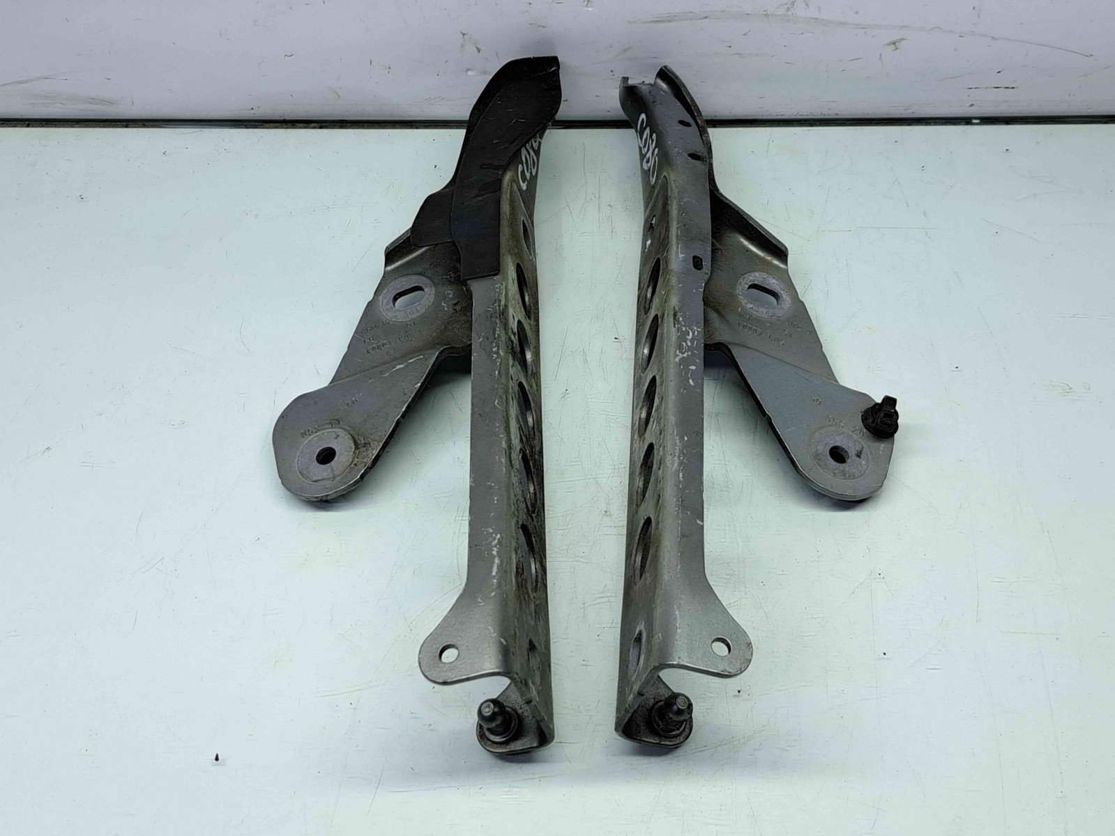 Set balamale capota Audi A8 (4H) [Fabr 2010-2017] 4H0823301D