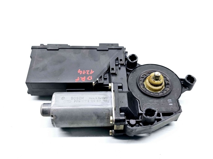 Motoras geam dreapta fata Volkswagen Touareg (7LA, 7L6) [Fabr 2003-2010] 7L0959702A | 3D1959792A