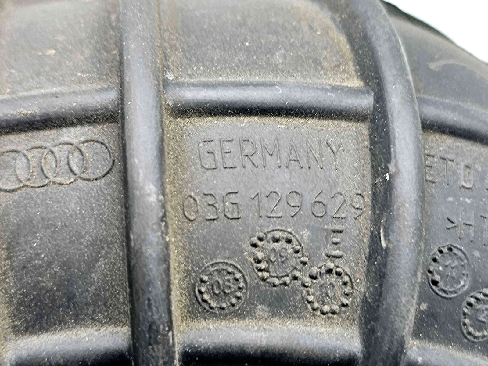 Tub admisie aer Audi A5 Sportback (8TA) [Fabr 2009-2015] 03L129629E 2.0 TDI CGLC 130KW / 177CP - imagine 2