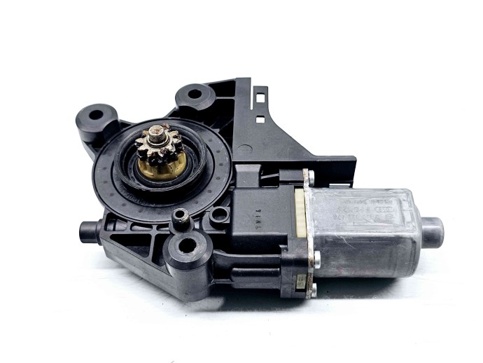 Motoras geam stanga fata Renault Megane 3 (B95) [Fabr 2008-2016] 0130822478