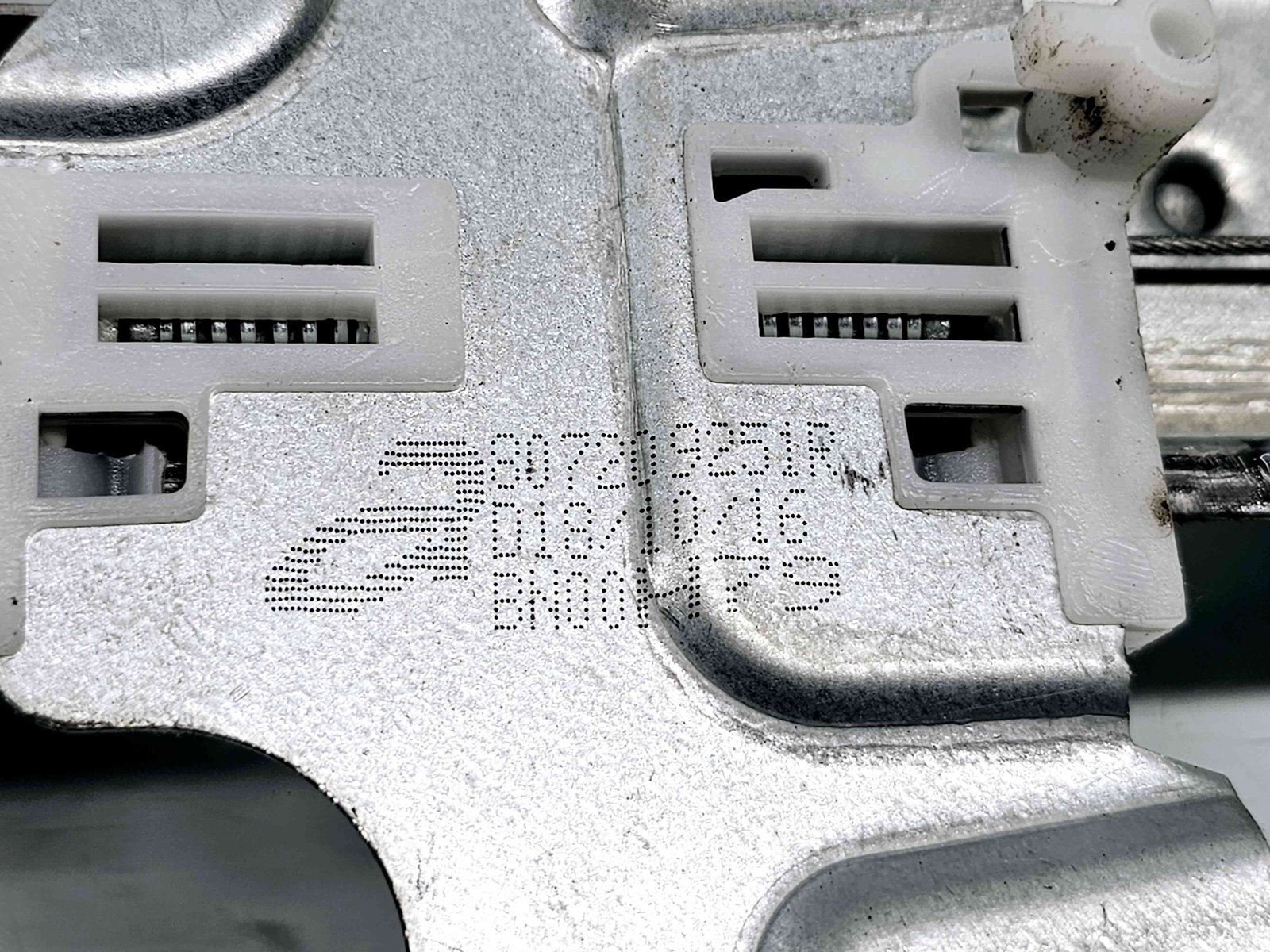 Macara electrica geam dreapta fata Dacia Duster (PH2, H79) [Fabr 2013-2017] 807209251R - imagine 4