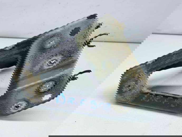 Suport aripa dreapta fata Audi A6 (4F2, C6) [Fabr 2004-2010] 4F0821136A