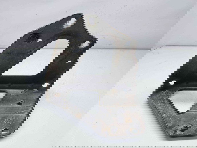 Suport aripa stanga fata Audi A6 (4F2, C6) [Fabr 2004-2010] 4F0821135