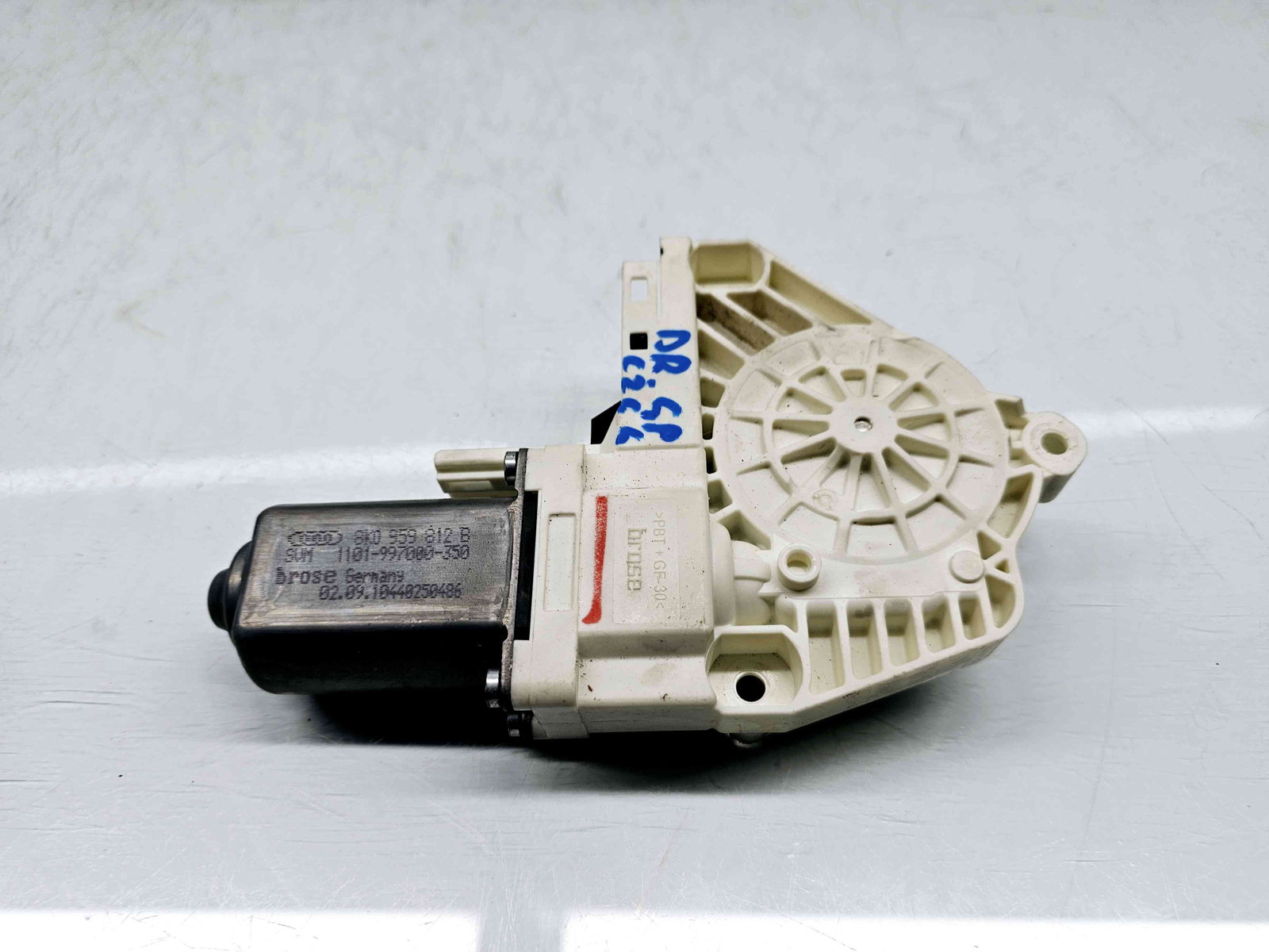 Motoras geam dreapta spate Audi A6 (4F2, C6) facelift [Fabr 2004-2010] 8K0959812B - imagine 1