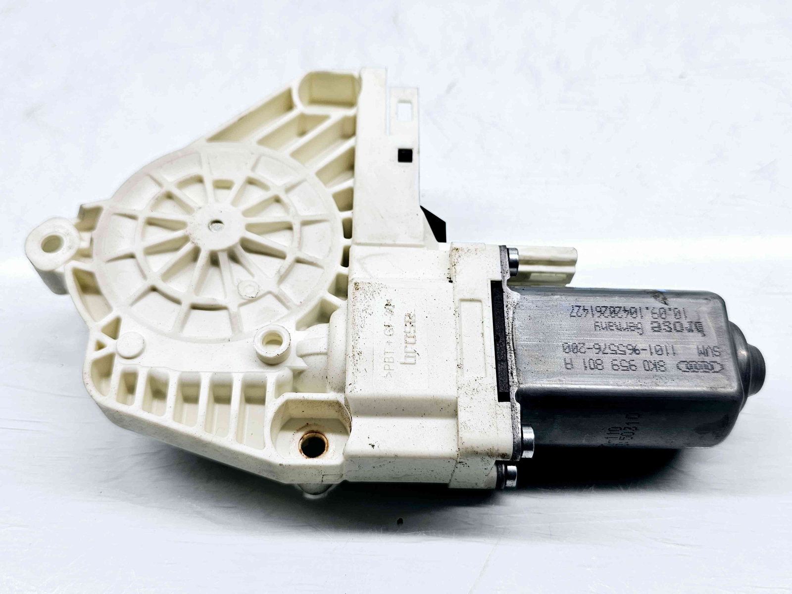 Motoras geam stanga fata Audi A6 (4F2, C6) facelift [Fabr 2004-2010] 8K0959801A - imagine 1