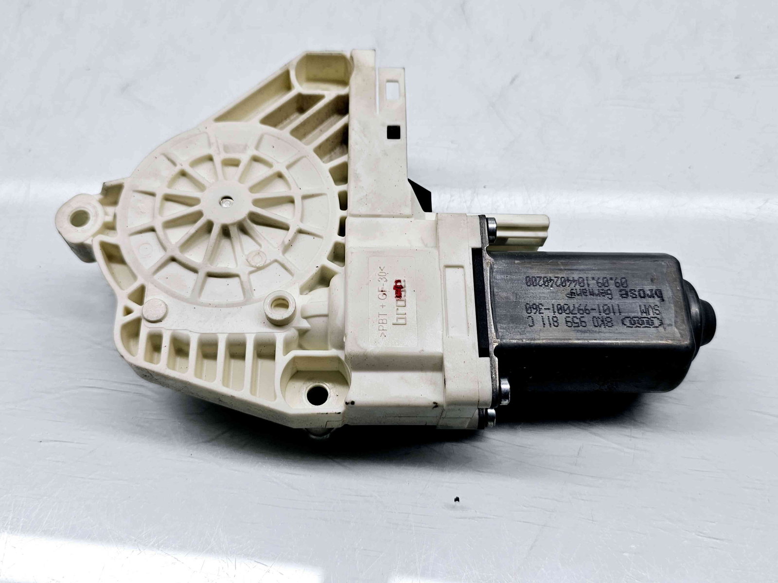 Motoras geam stanga spate Audi A6 (4F2, C6) facelift [Fabr 2004-2010] 8K0959811C - imagine 1