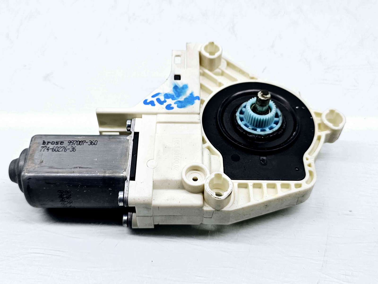 Motoras geam stanga spate Audi A6 (4F2, C6) facelift [Fabr 2004-2010] 8K0959811C - imagine 2