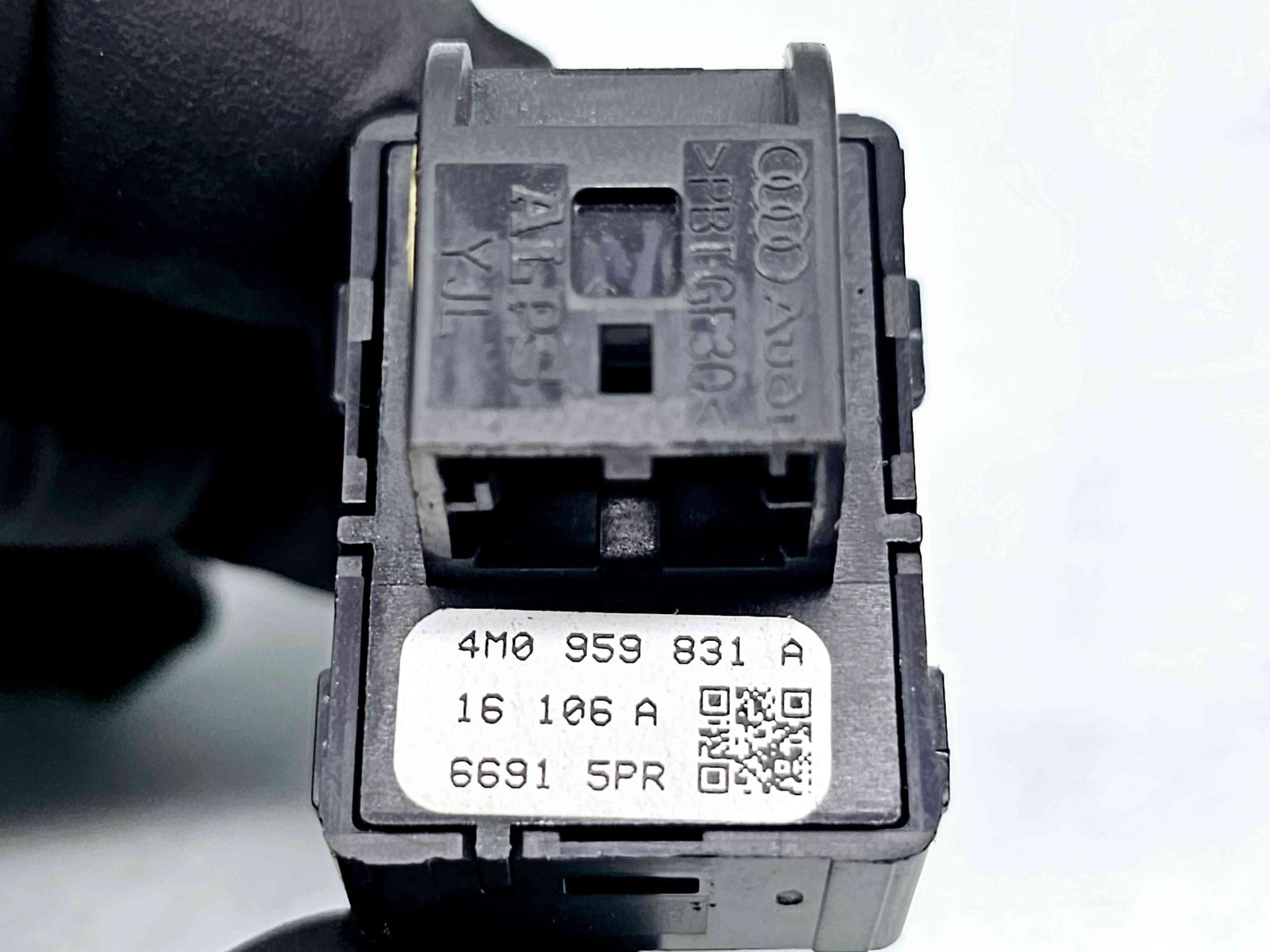 Buton deschidere portbagaj Audi A4 (8W2, B9) [Fabr 2015-2023] 4M0959831A - imagine 3