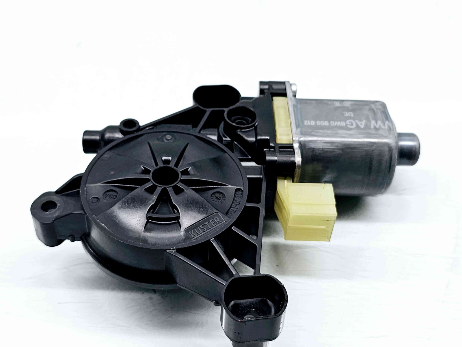 Motoras geam dreapta spate Audi A4 (8W2, B9) [Fabr 2015-2023] 8W0959812 - imagine 1