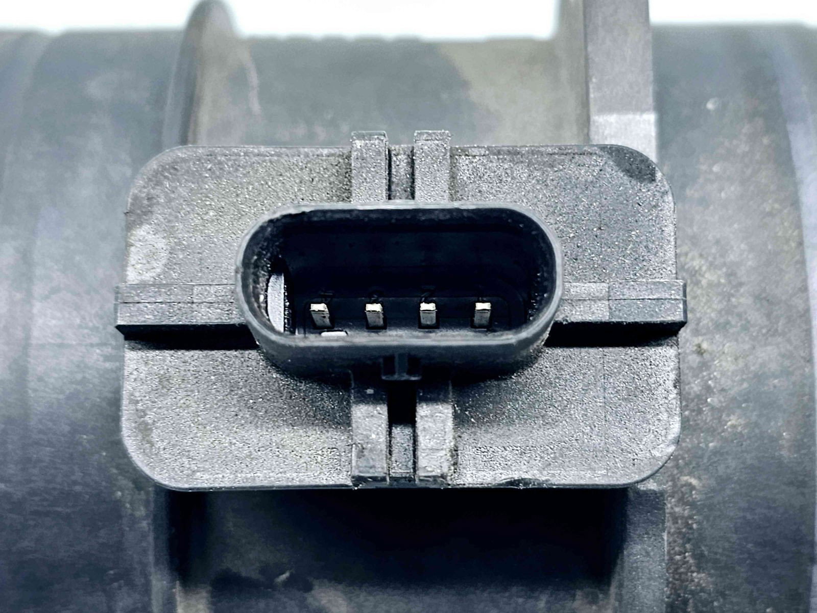 Debitmetru aer 03L906461A 2.0 TDI CFFB 103KW / 140CP 2.0 TDI CFFB 103KW / 140CP - imagine 2