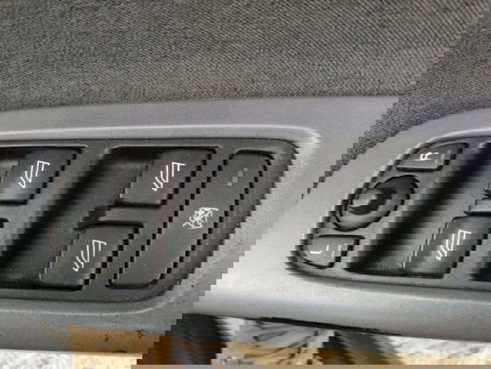 Butoane geamuri Volvo S40 2.0 diesel OEM 2004-2012