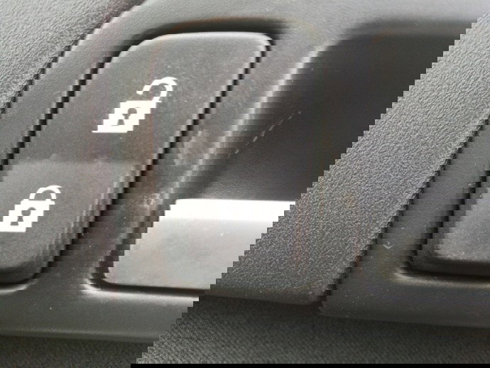 Buton blocare usi Volvo S40 2.0 diesel OEM 2004-2012