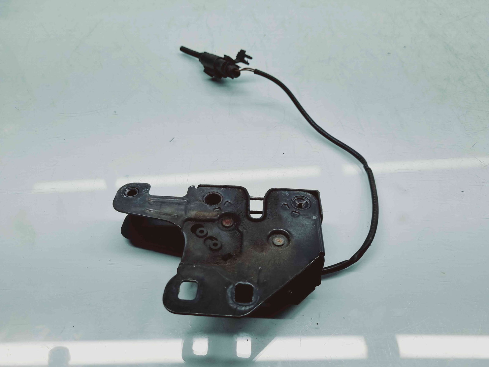 Broasca capota Audi A6 (4F2, C6) facelift [Fabr 2004-2010] 4F0823509B - imagine 1