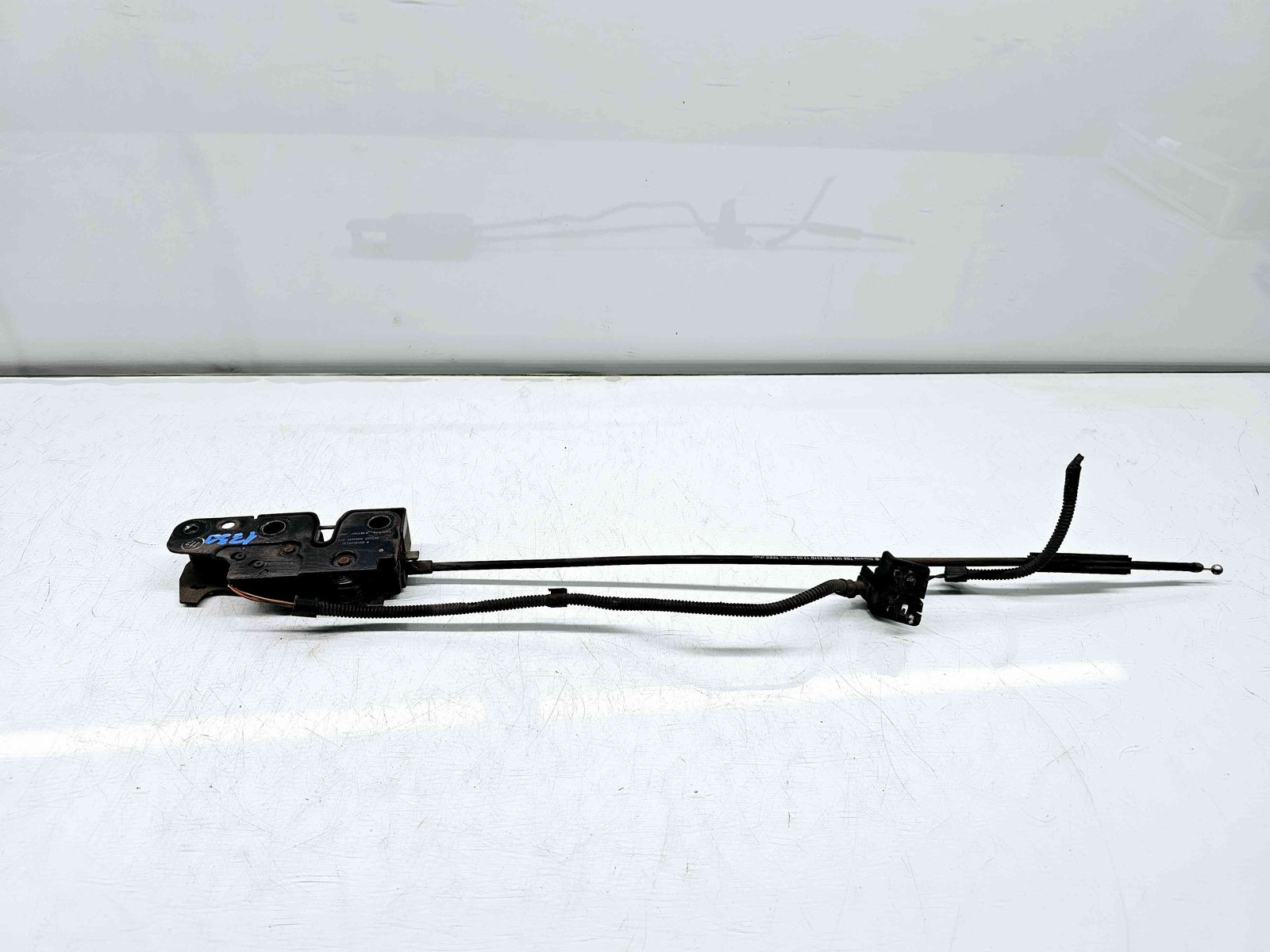 Broasca capota Volkswagen Golf 5 (1K1) [Fabr 2004-2008] 1K1823509D