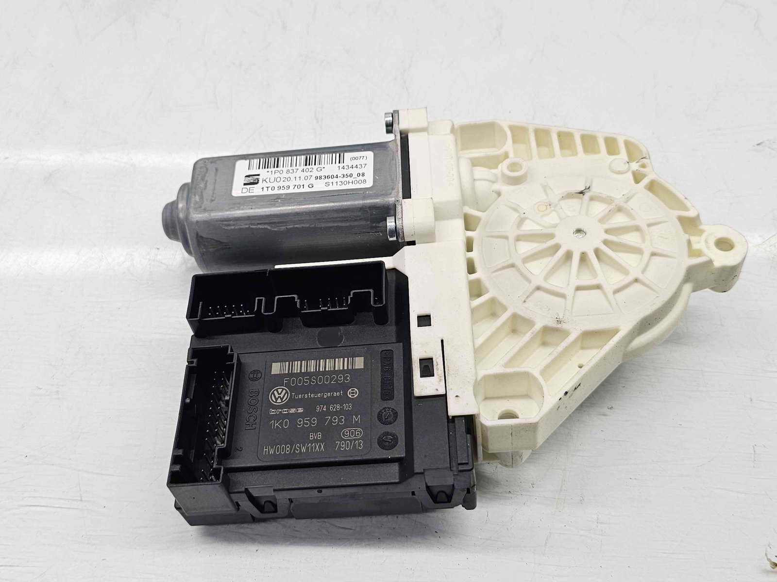 Motoras geam dreapta fata Seat Leon (1P1) [Fabr 2005-2011] 1P0837402G n 1K0959793M - imagine 1