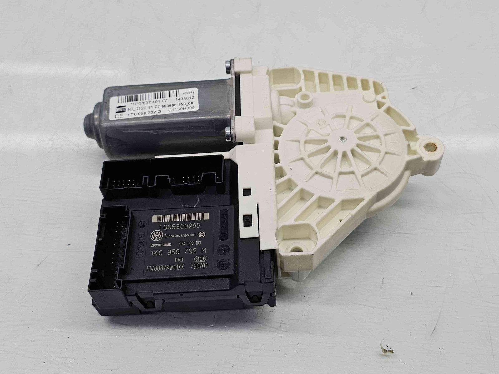 Motoras geam stanga fata Seat Leon (1P1) [Fabr 2005-2011] 1P0837401G n 1K0959792M - imagine 1