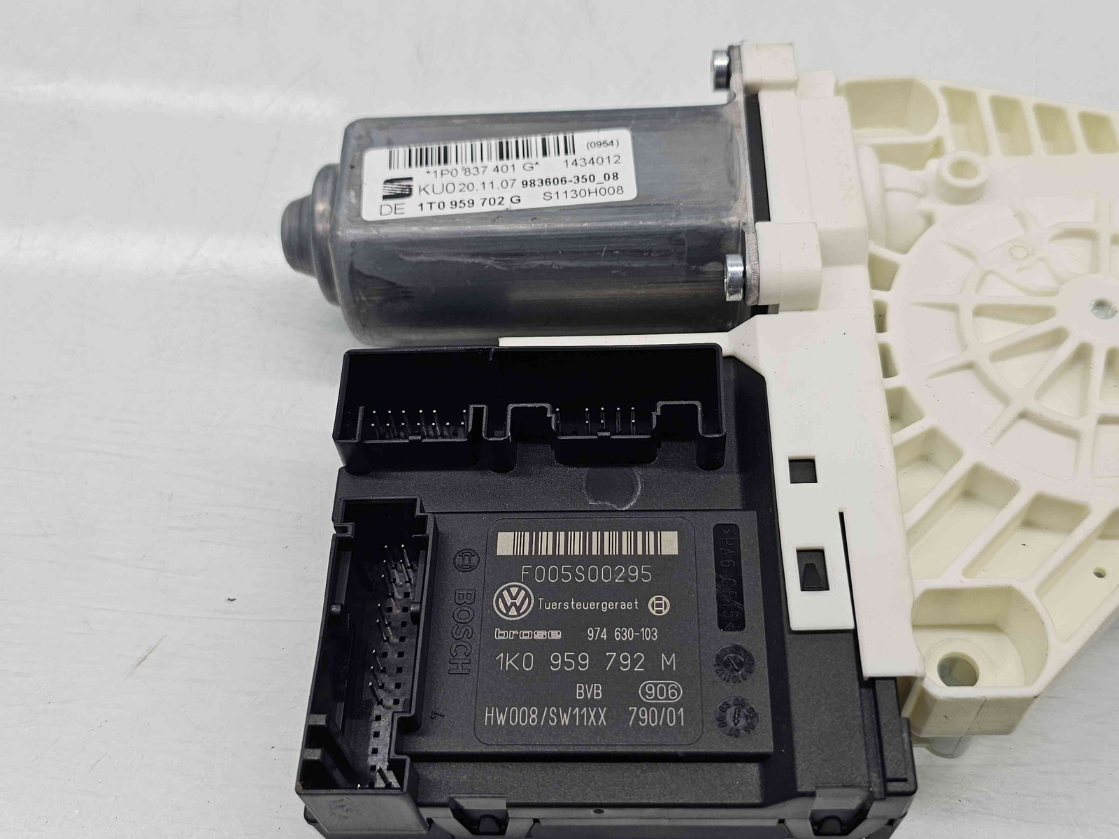 Motoras geam stanga fata Seat Leon (1P1) [Fabr 2005-2011] 1P0837401G n 1K0959792M - imagine 2