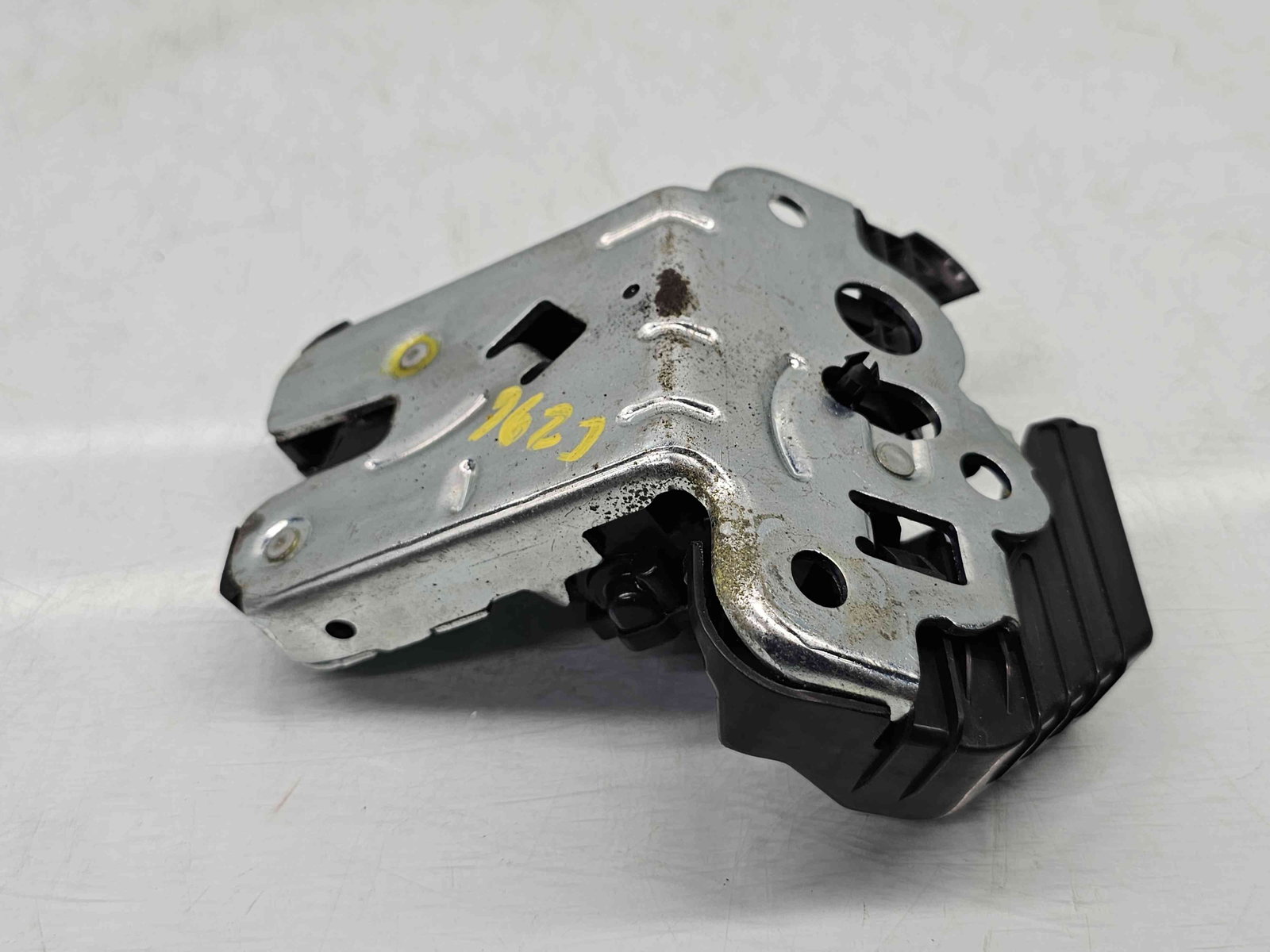 Broasca capota spate Volkswagen Jetta 4 (162,163) [Fabr 2010-2016] 5C6827505B - imagine 2