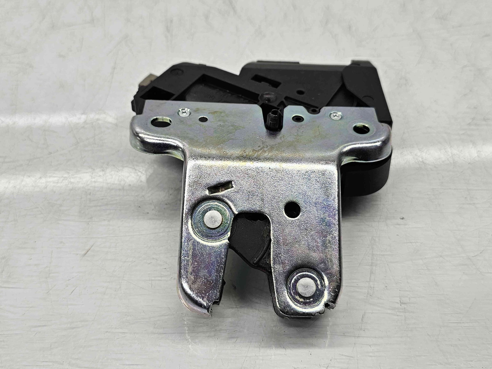 Broasca capota spate Audi A4 (8K2, B8.5) Facelift [Fabr 2008-2015] 4F5827505D - imagine 1