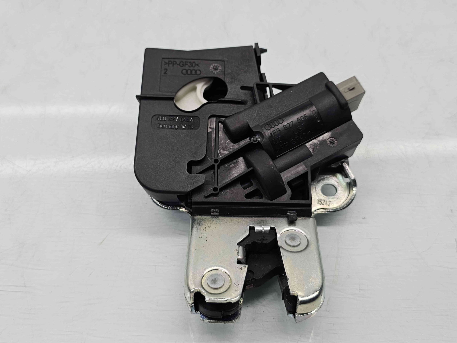 Broasca capota spate Audi A4 (8K2, B8.5) Facelift [Fabr 2008-2015] 4F5827505D - imagine 2