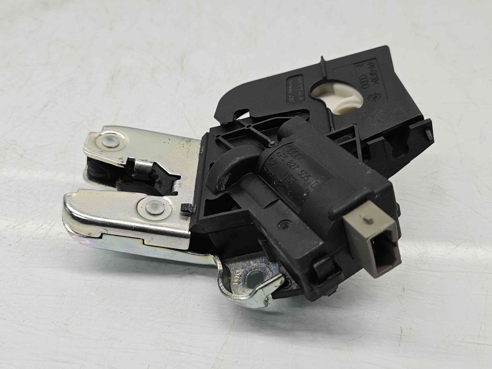 Broasca capota spate Audi A4 (8K2, B8.5) Facelift [Fabr 2008-2015] 4F5827505D - imagine 3