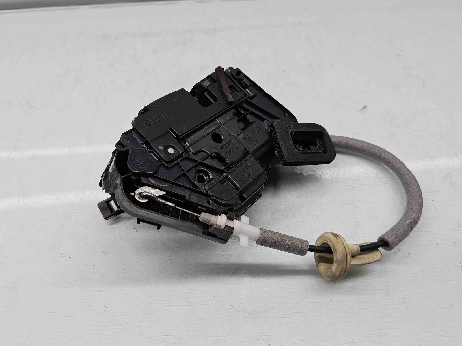 Broasca usa stanga spate Volkswagen Passat B8 (3G2) [Fabr 2015-prezent] 5NA839015B - imagine 2