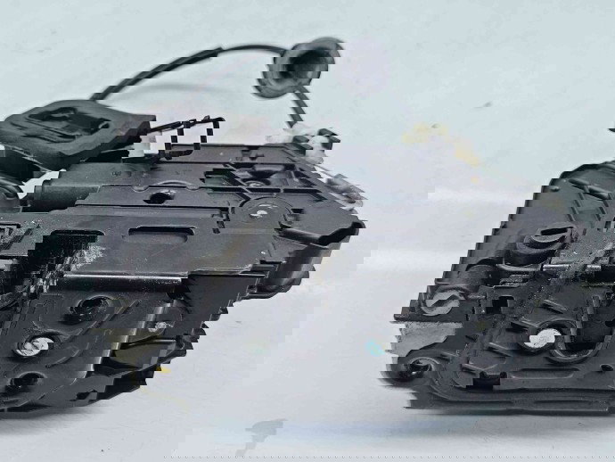 Broasca usa stanga spate Volkswagen Jetta 4 (162,163) [Fabr 2010-2016] 5K4839015F