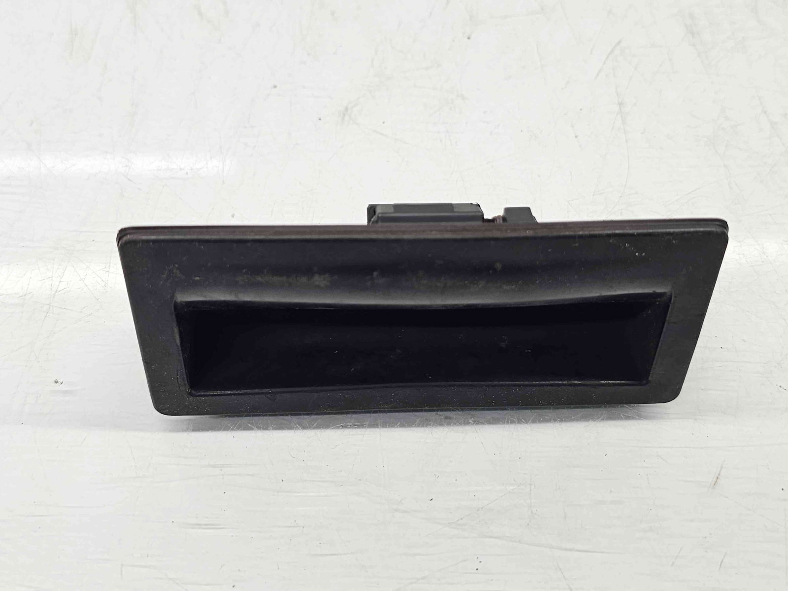 Buton deschidere portbagaj Volkswagen Jetta 4 (162,163) [Fabr 2010-2016] 5N0827566 - imagine 2