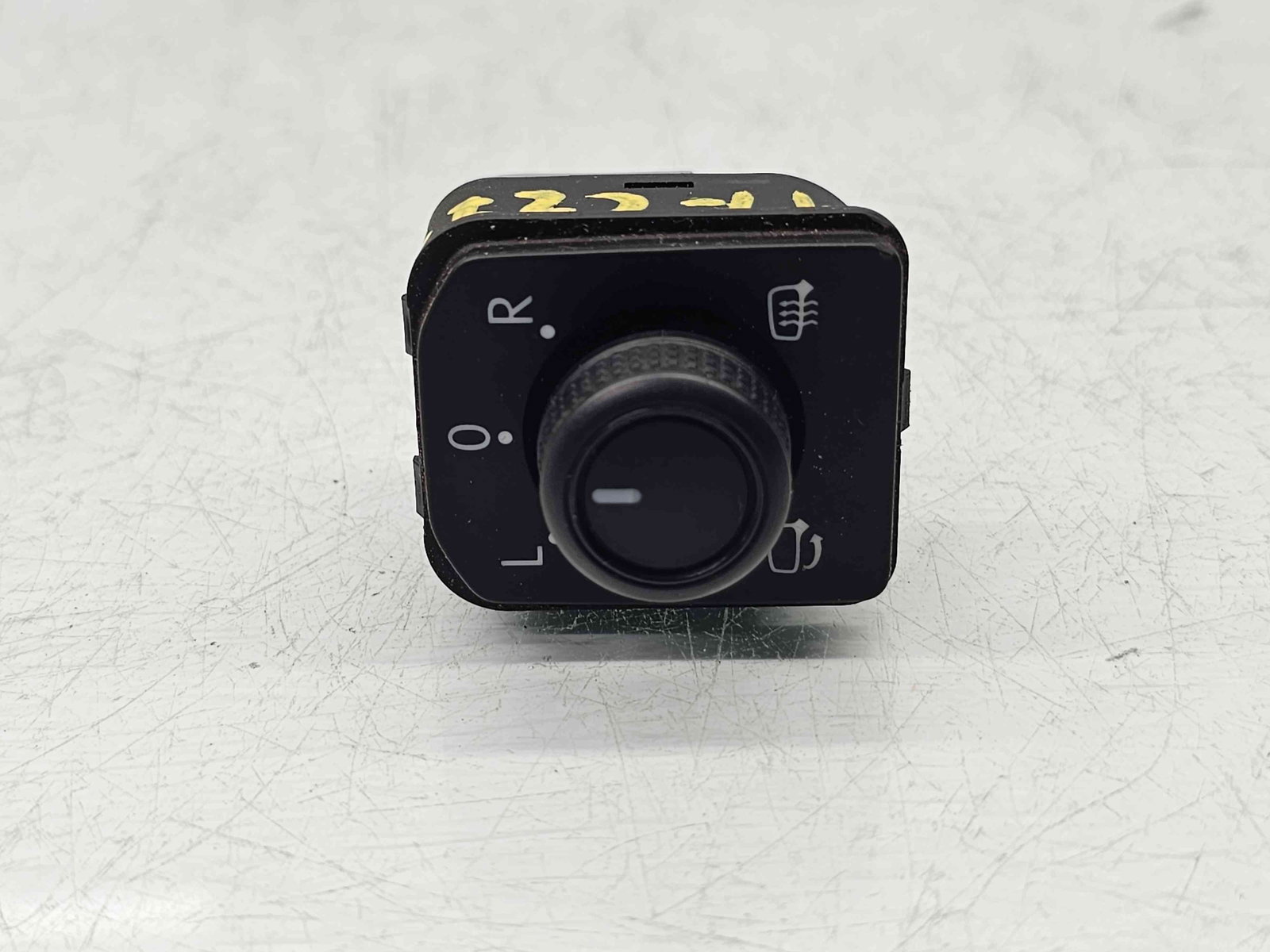 Buton reglaj oglinzi Volkswagen Passat B8 (3G2) [Fabr 2015-prezent] 3G0959565B