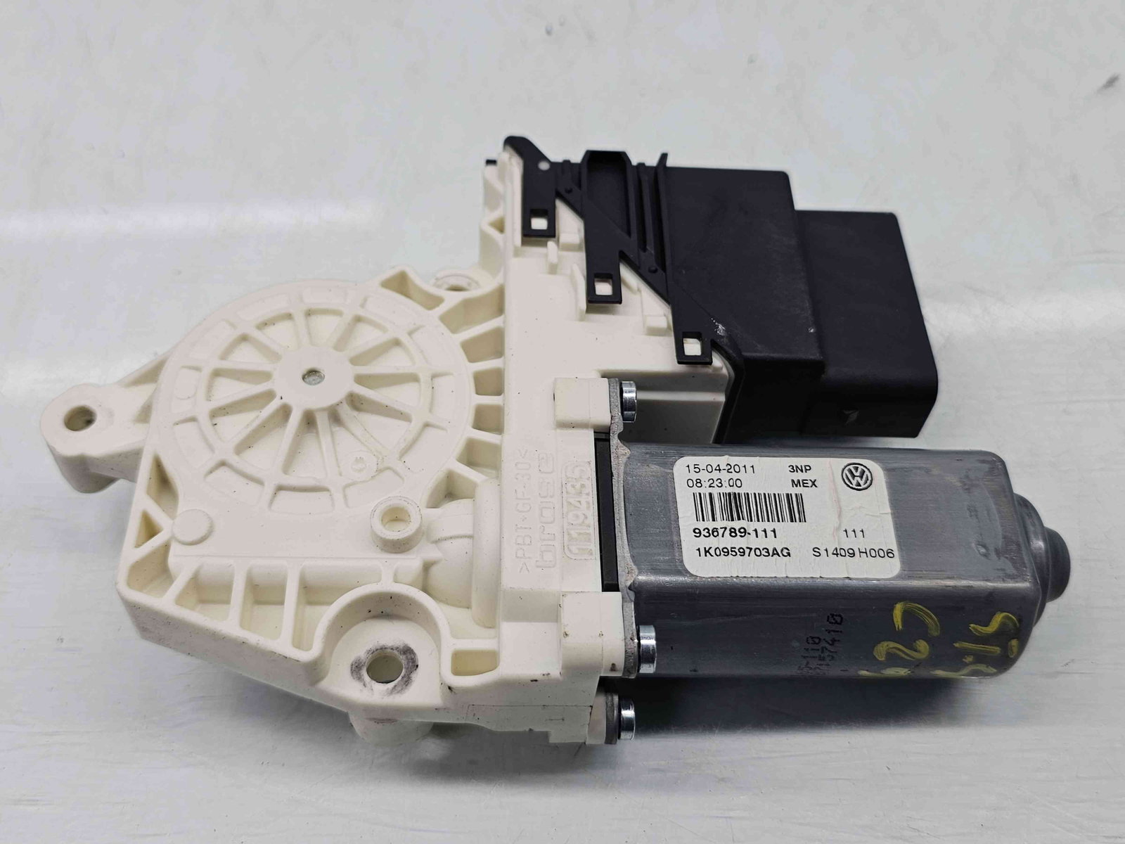 Motoras geam stanga spate Volkswagen Jetta 4 (162,163) [Fabr 2010-2016] 1K0959703AG - imagine 3