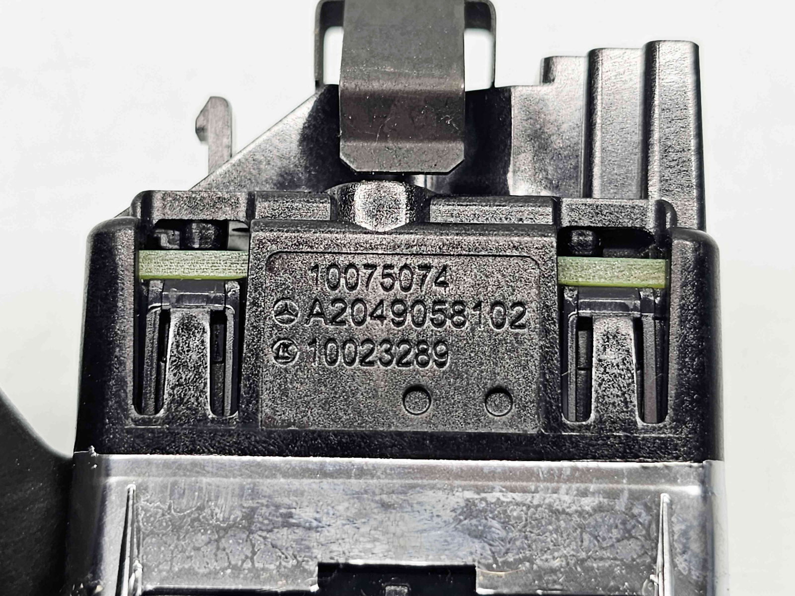 Buton geam stanga spate Mercedes Clasa A (W176) [Fabr 2012-2018] A2049058102 - imagine 3