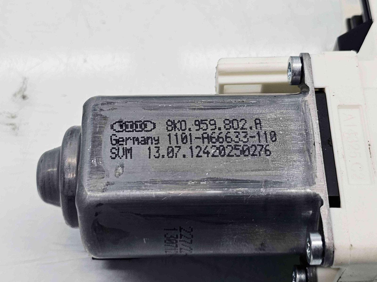 Motoras geam dreapta fata Audi A4 (8K2, B8.5) Facelift [Fabr 2008-2015] 8K0959802A - imagine 4