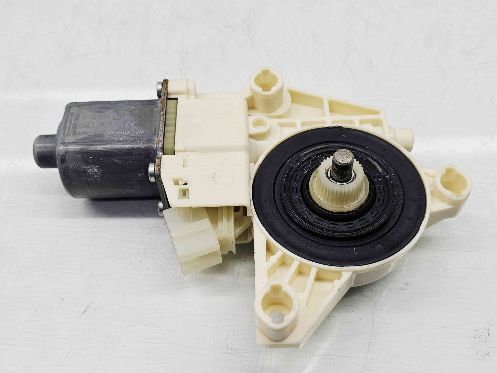 Motoras geam stanga fata Mercedes Clasa A (W176) [Fabr 2012-2018] A2469065100 - imagine 1