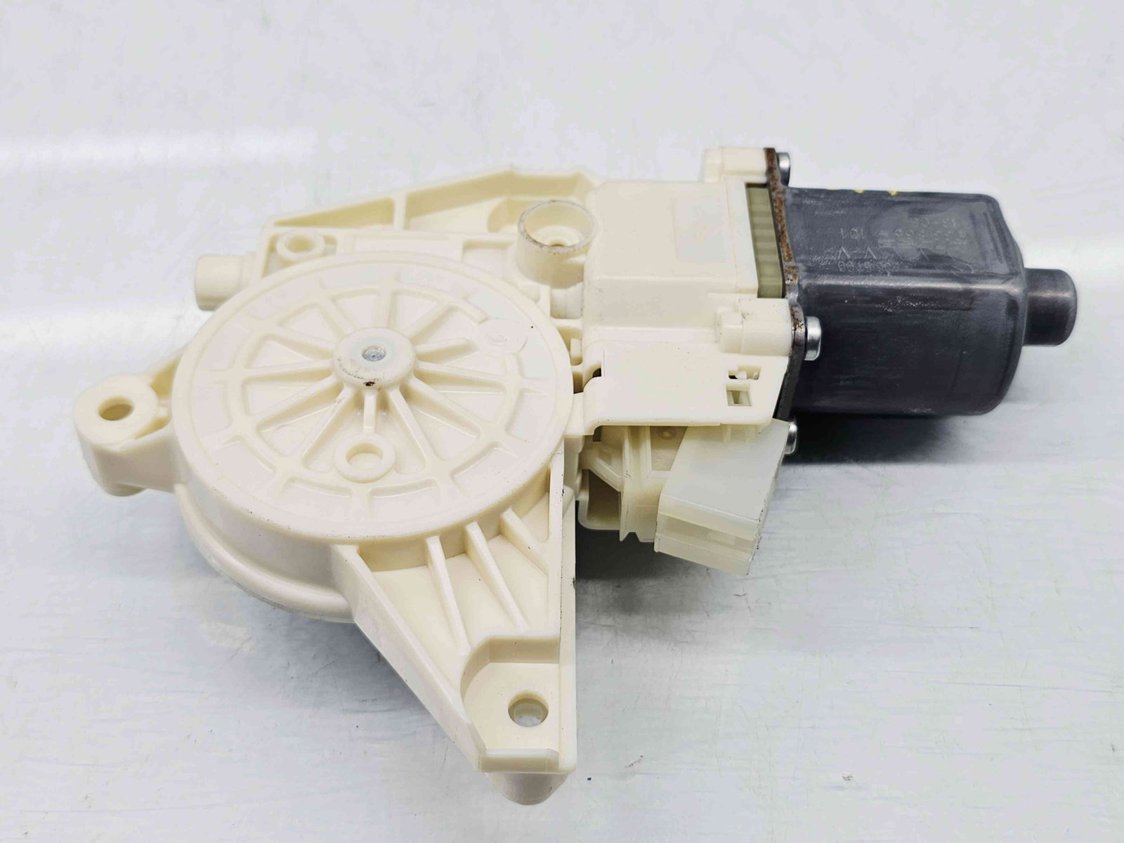 Motoras geam stanga fata Mercedes Clasa A (W176) [Fabr 2012-2018] A2469065100 - imagine 4