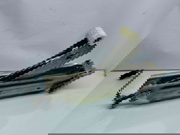  Cric Audi A6 Avant (4F5, C6) [Fabr 2005-2010] 4F0011031J