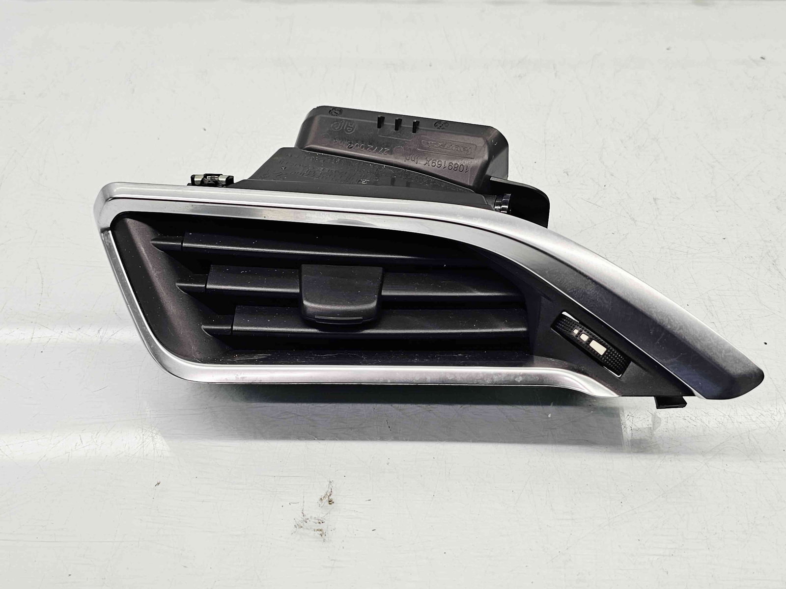 Grila aerisire stanga Peugeot 208 [Fabr 2012-2024] 9633131777 - imagine 1