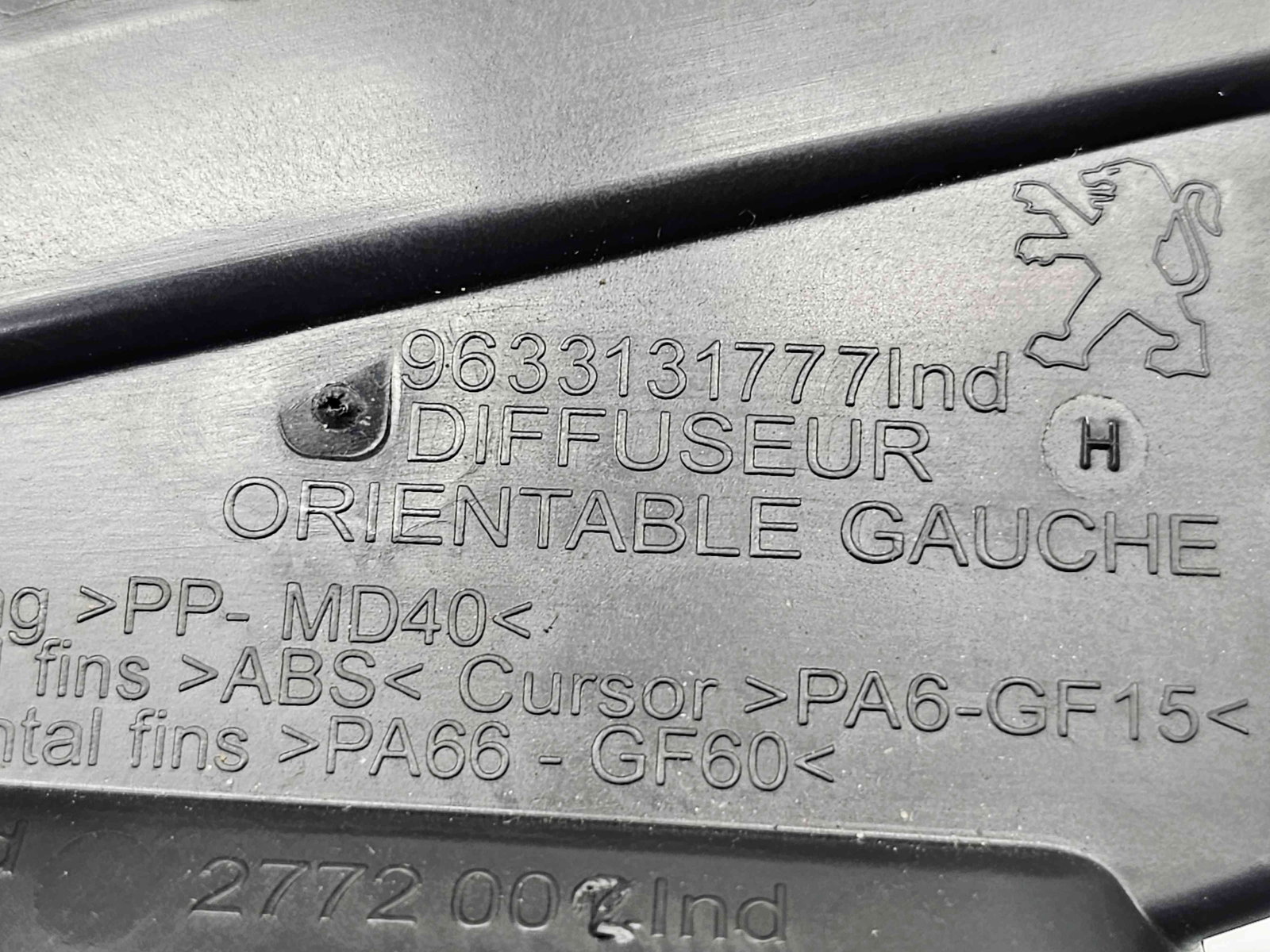 Grila aerisire stanga Peugeot 208 [Fabr 2012-2024] 9633131777 - imagine 4