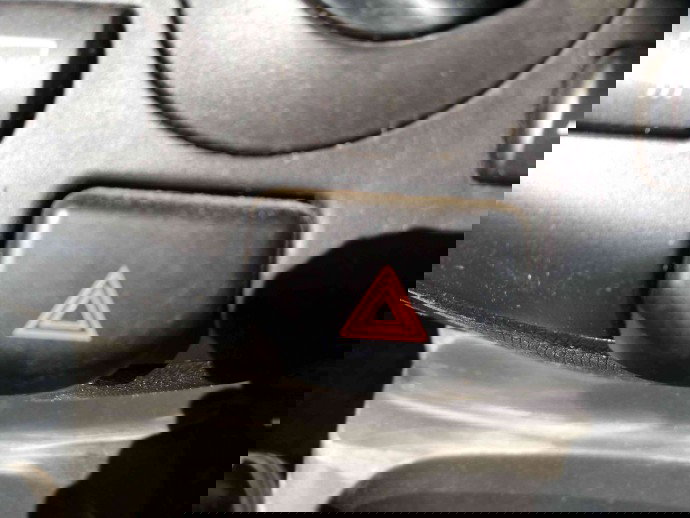 Buton avarii OEM Nissan Micra 1.2 2003-2010