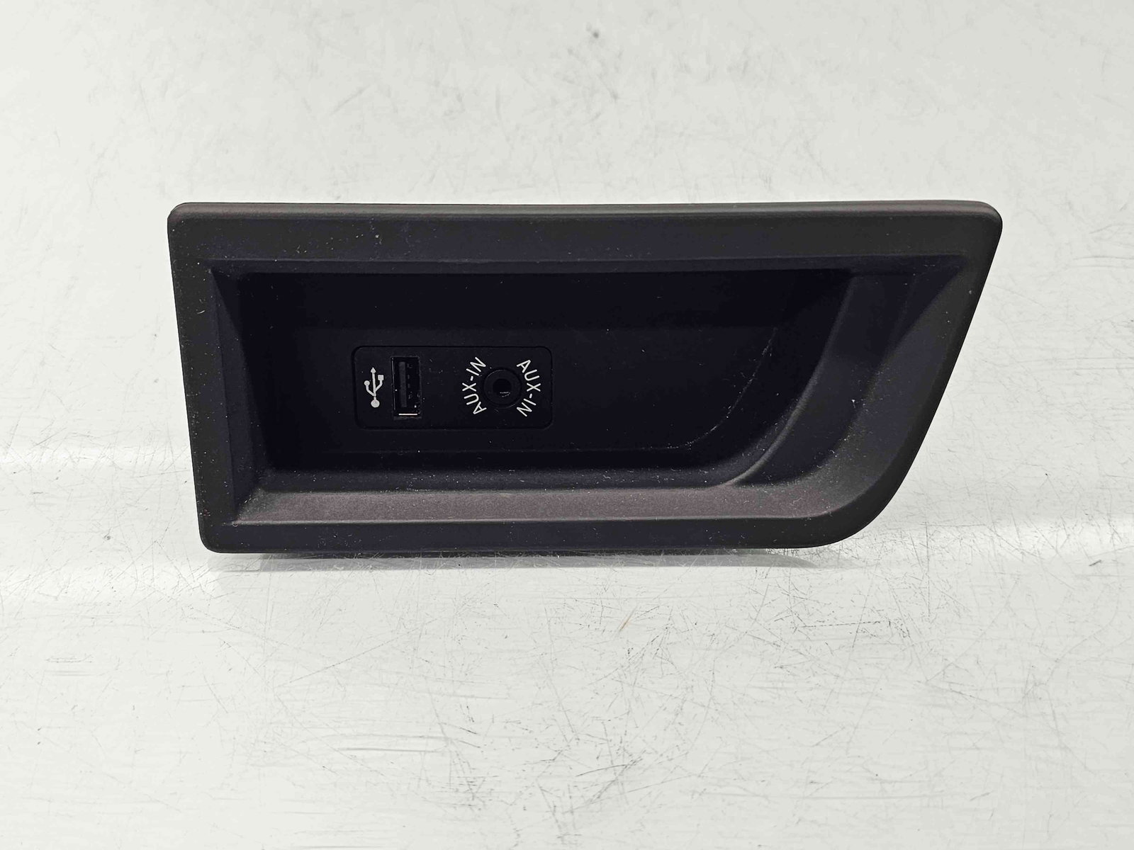 Conector auxiliar USB Bmw 1 (F20) [Fabr 2011-2017] 584507-10 - imagine 1