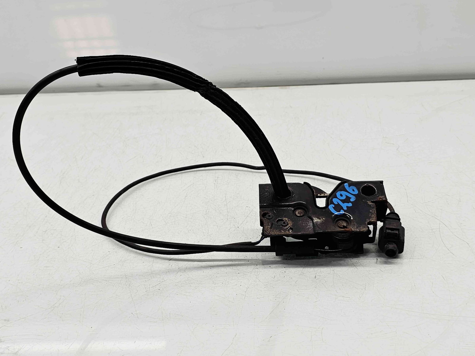 Broasca capota Volkswagen Jetta 4 (162,163) [Fabr 2010-2016] 5C8823509A