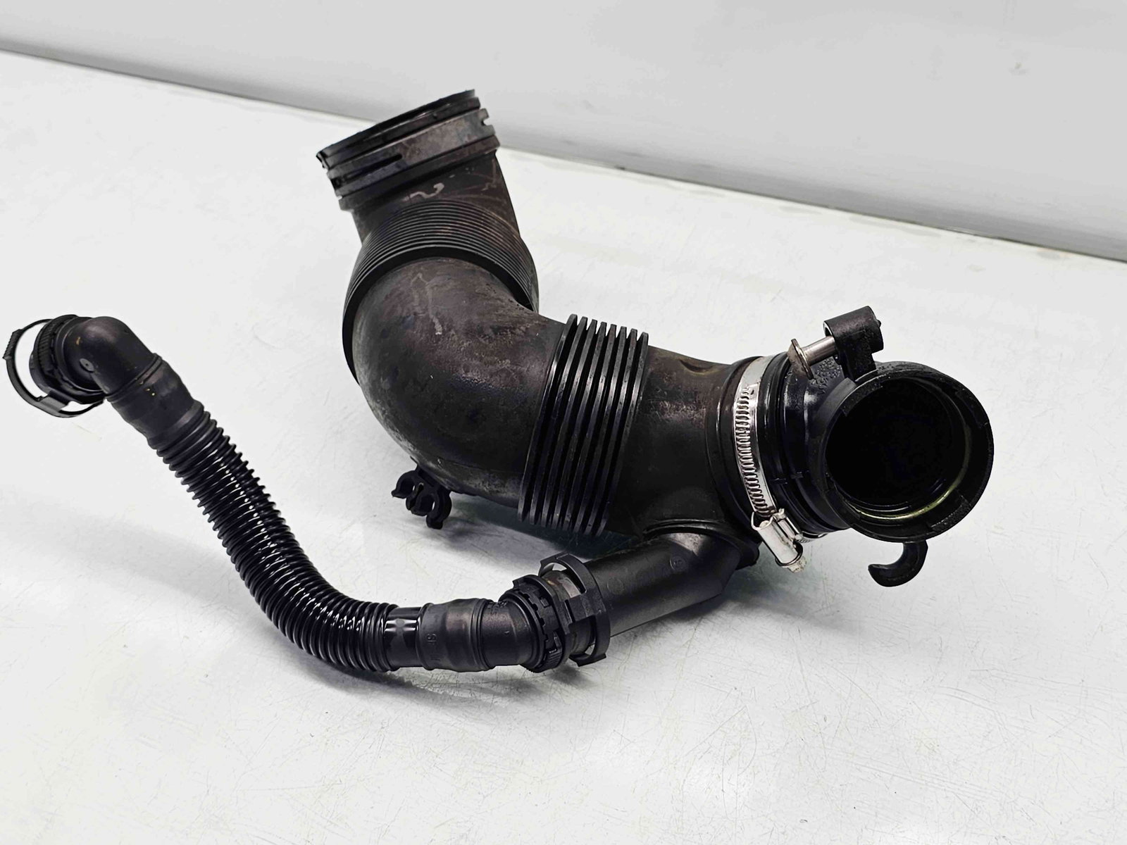 Tub admisie aer Audi A3 Sportback (8PA) [Fabr 2004-2013] 3C0129654M 1.6 TDI CAYC 77KW / 105KW - imagine 4