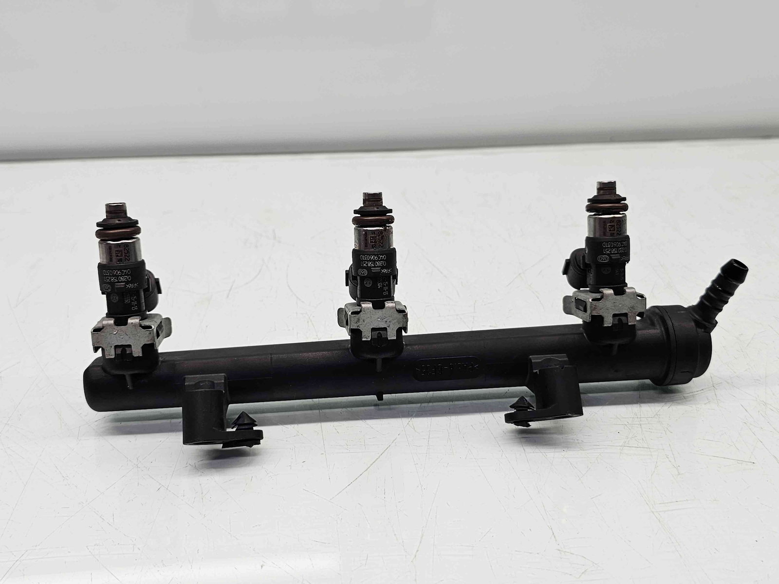 Rampa injectoare Volkswagen UP [Fabr 2011-2019] 04C133313N 1.0 Benz CHYB 55KW / 75CP - imagine 2