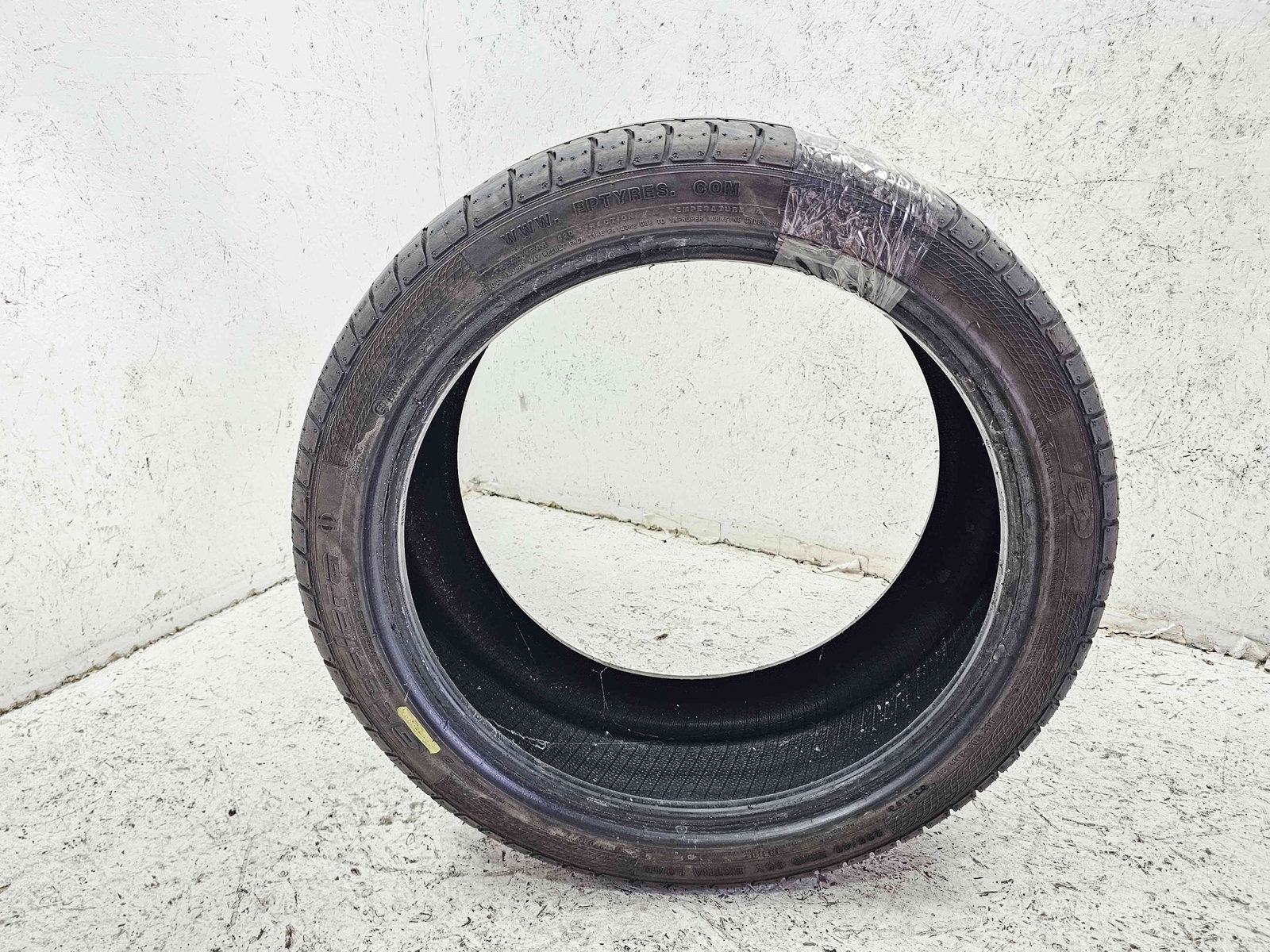 Anvelopa M+S Volkswagen Golf 4 (1J1) [Fabr 1997-2004] 235/40 ZR18 - imagine 1