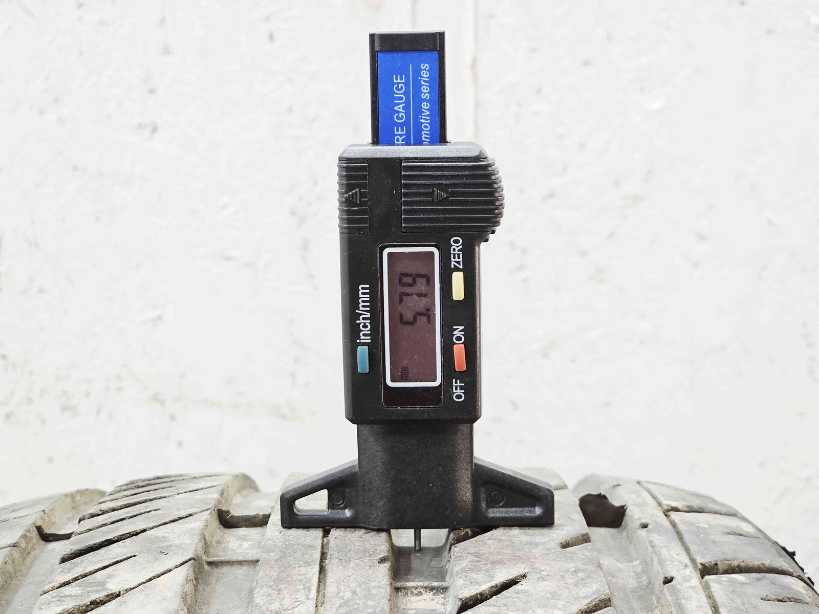 Anvelopa M+S Volkswagen Golf 5 (1K1) [Fabr 2004-2008] 235 / 40 / R19 - imagine 4