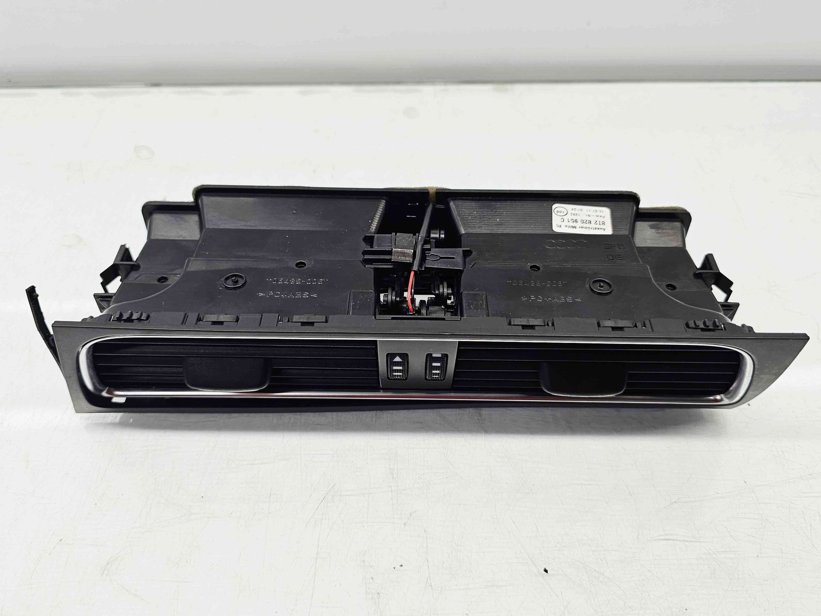 Grila aerisire centrala Volkswagen Passat B7 (362) [Fabr 2010-2014] 8T2820951C - imagine 3