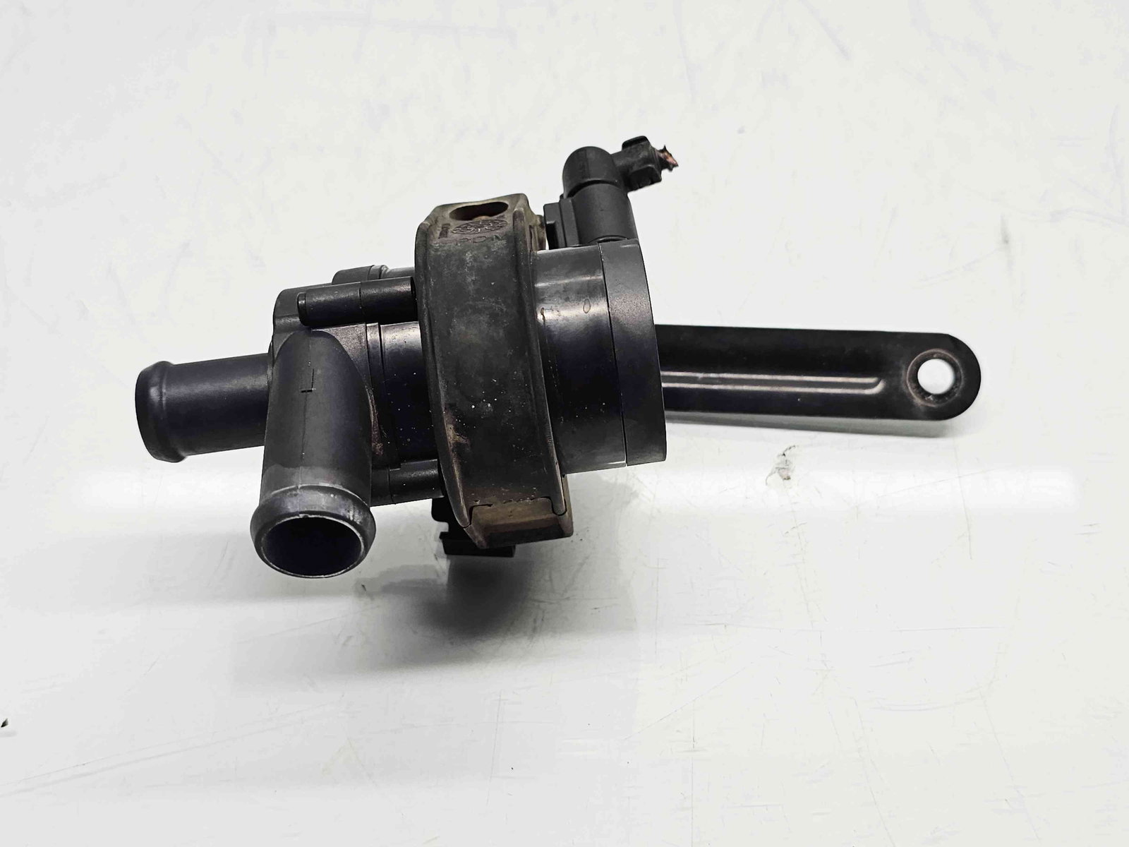 Pompa recirculare apa Volkswagen Passat B7 (362) [Fabr 2010-2014] OEM 1.4 Benz CAXA 90KW / 122CP
