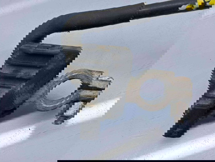  Borna baterie (-)  Skoda Superb II (3T4) [Fabr 2008-2015] 1K0915181F 