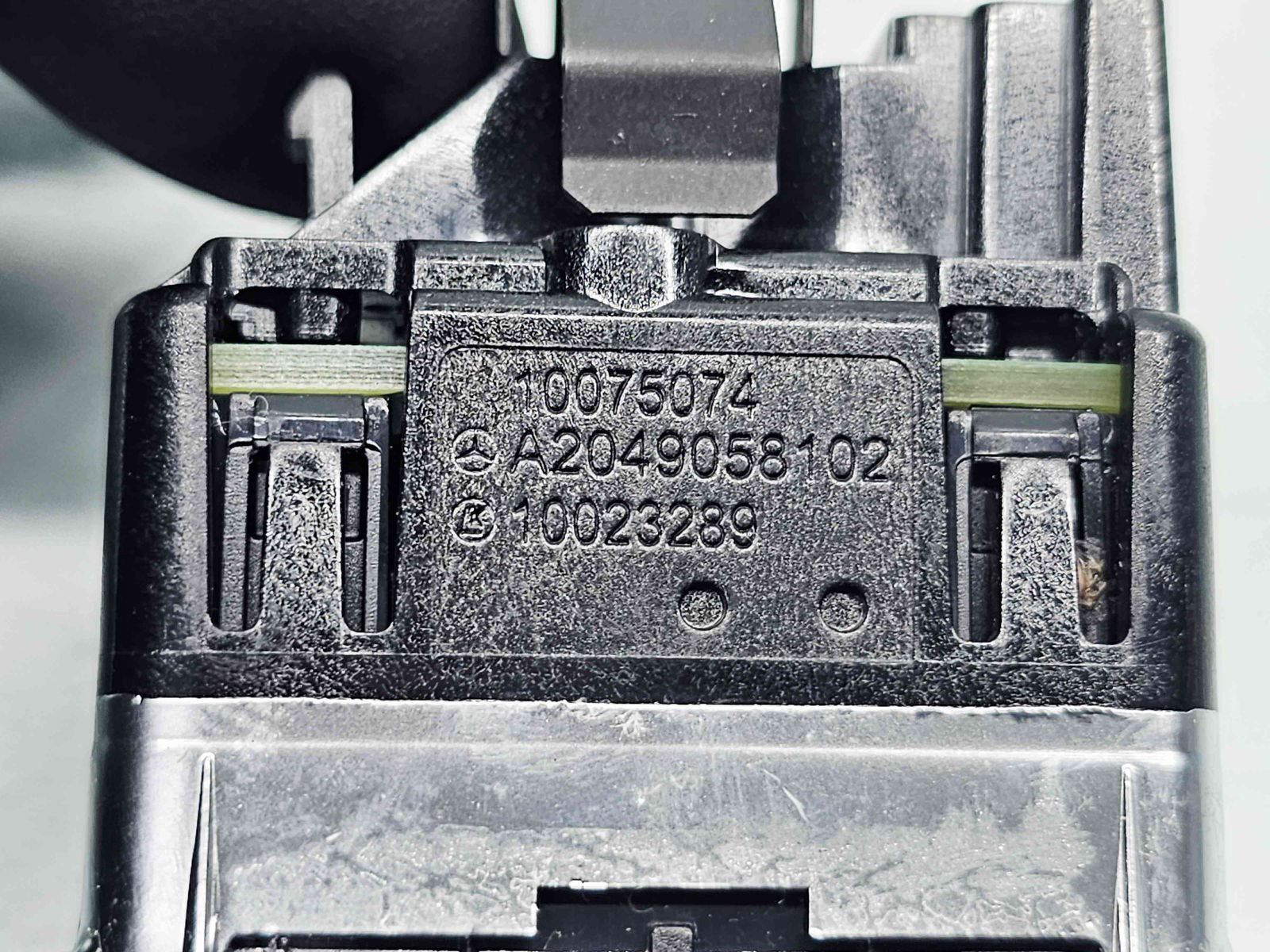 Buton geam dreapta spate Mercedes Clasa E (W212) [Fabr 2009-2016] A2049058102 - imagine 2